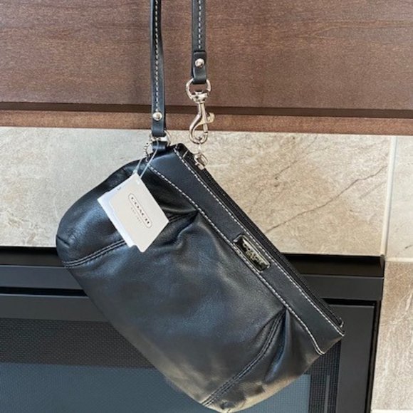 COACH Black Leather Pleated Wristlet - Picture 10 of 10